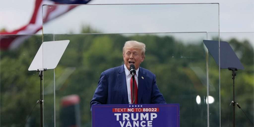 Donald Trump si protegge dagli attentati con le gabbie di vetro