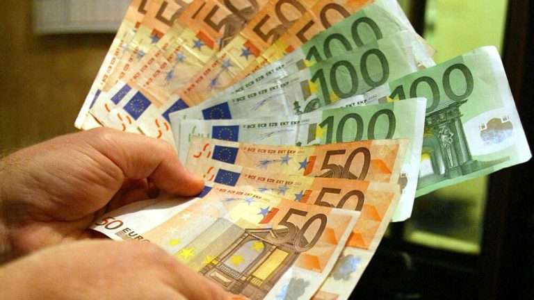 Scopri di più sull'articolo I soldi non fanno la felicità: ma chi l’ha detta sta teoria?