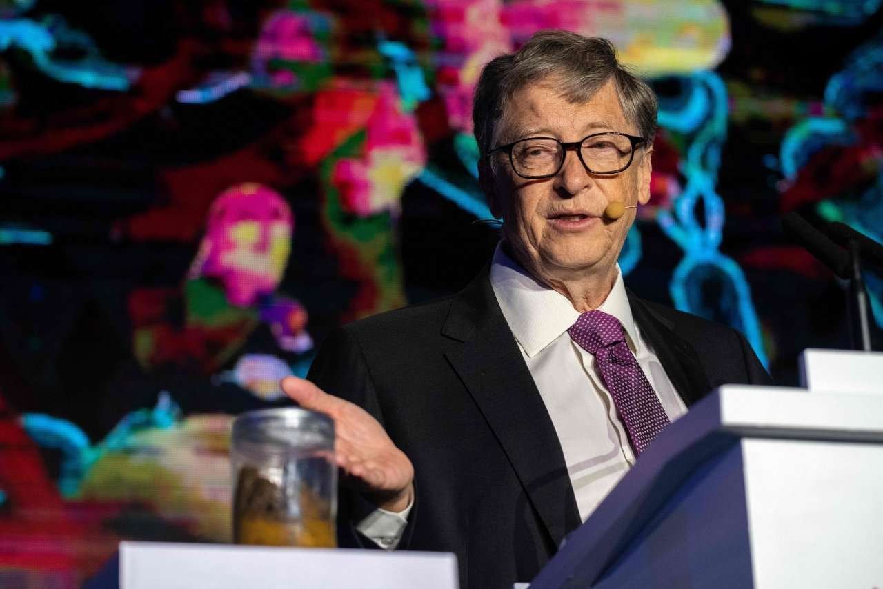 Al momento stai visualizzando Bill Gates butta i soldi nel cesso (letteralmente con le sue feci)