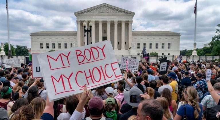 Scopri di più sull'articolo Aborto minacciato: nelle strade tornano le proteste sessantottine