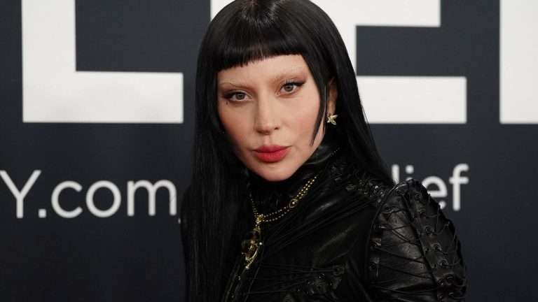 Scopri di più sull'articolo Lady Gaga torna a dominare le classifiche con “Mayhem”
