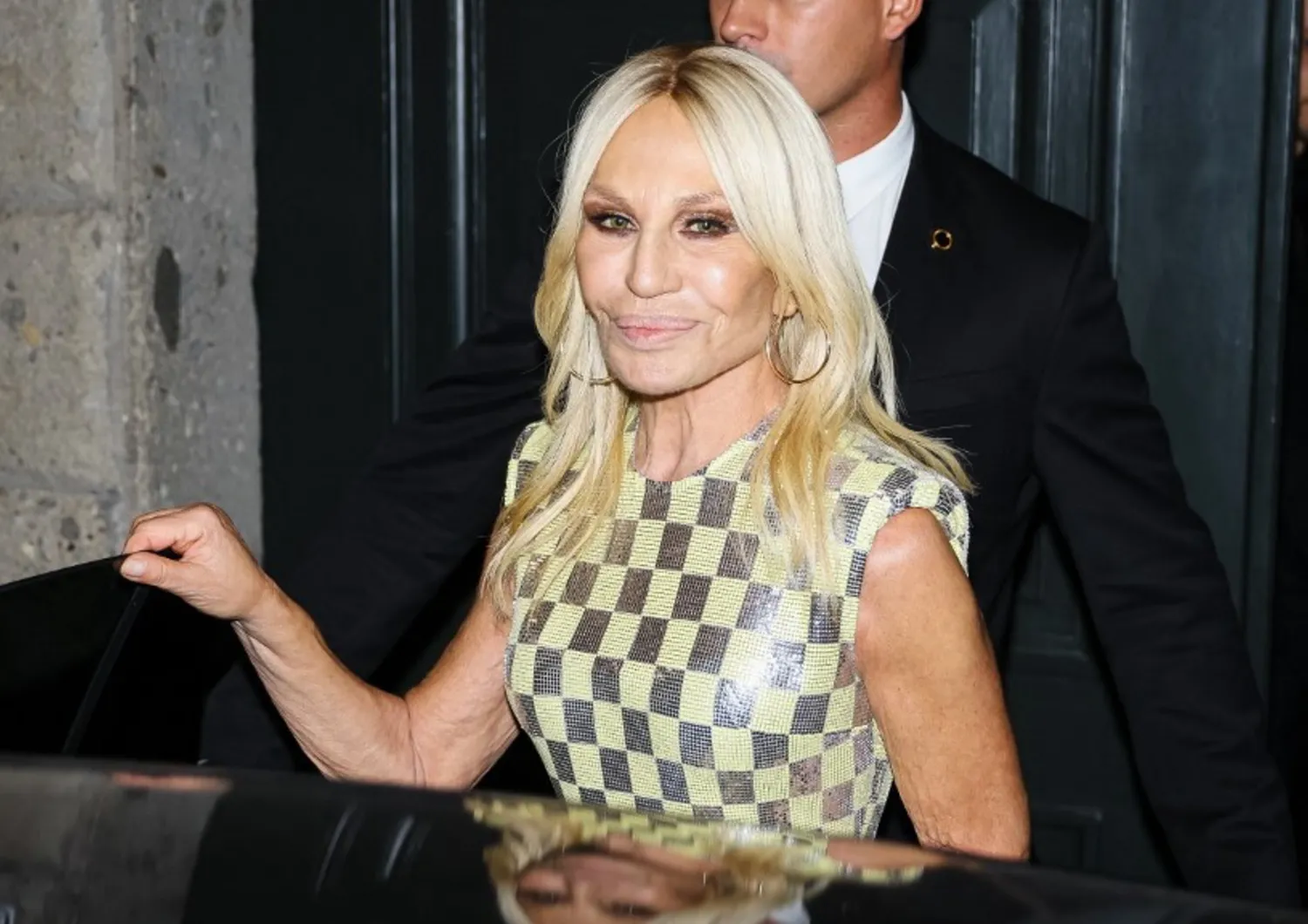 Scopri di più sull'articolo Donatella lascia Versace: dietro la porta c’è Dario Vitale