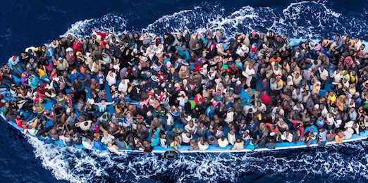Giornata del rifugiato foto barcone migranti alla ricerca di una vita migliore intervista ad un migrante