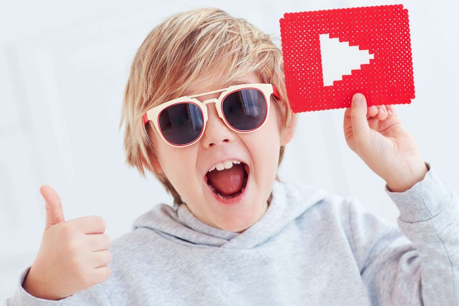 Scopri di più sull'articolo Bambini influencer: quando il gioco si trasforma in business (e in un problema)