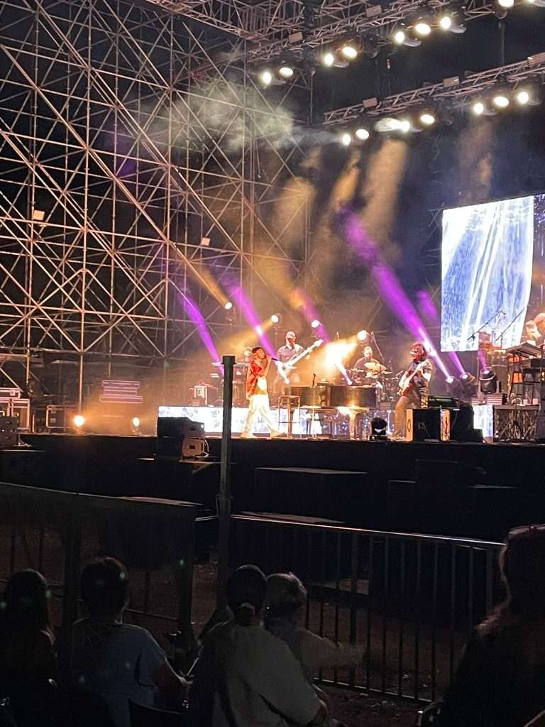 gigi finizio arena dei pini concerto baia domizia summer festival musica palco caserta foto cantante