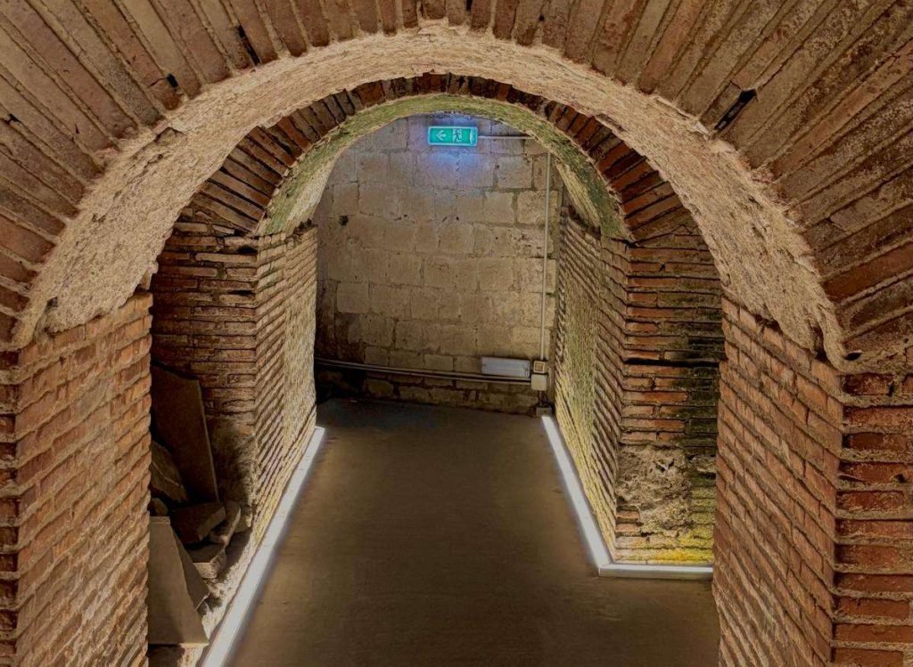 Il Teatro romano di Neapolis: Laura Angarelli ci racconta una Napoli diversa