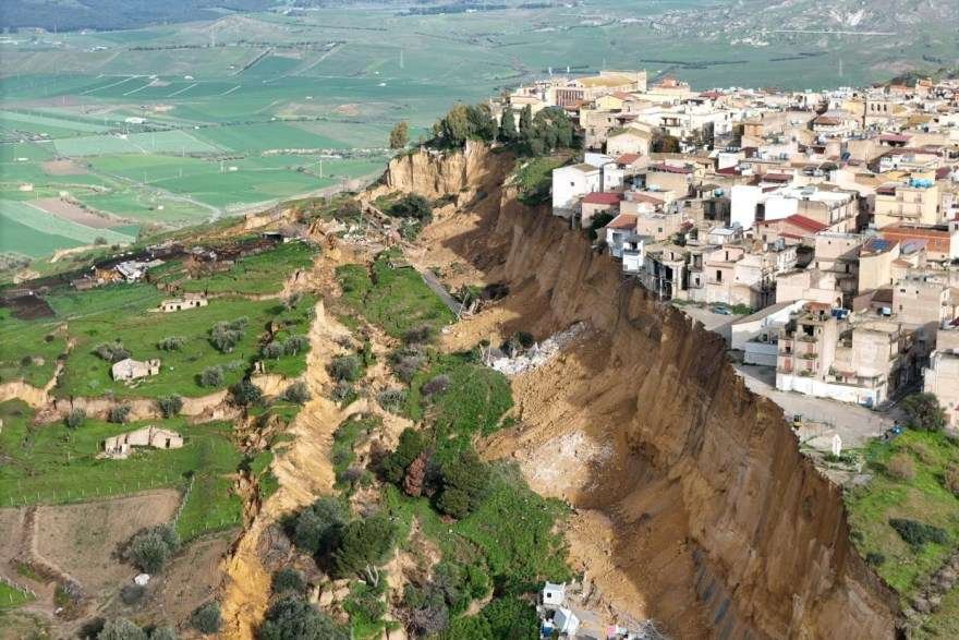 Ghiaccio: Niscemi frana Niscemi Sicilia
