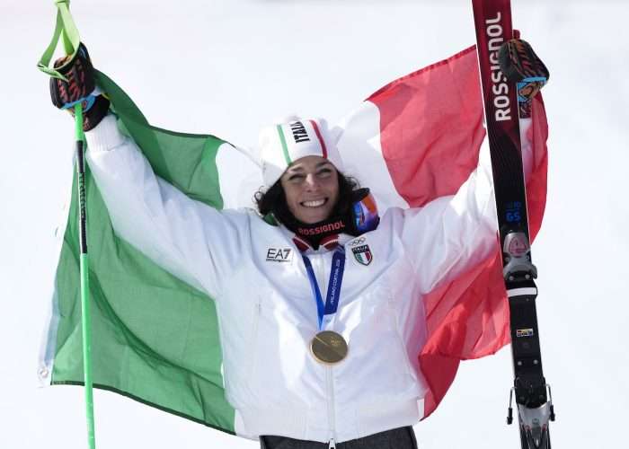 Federica Brignone festeggia il suo oro olimpico